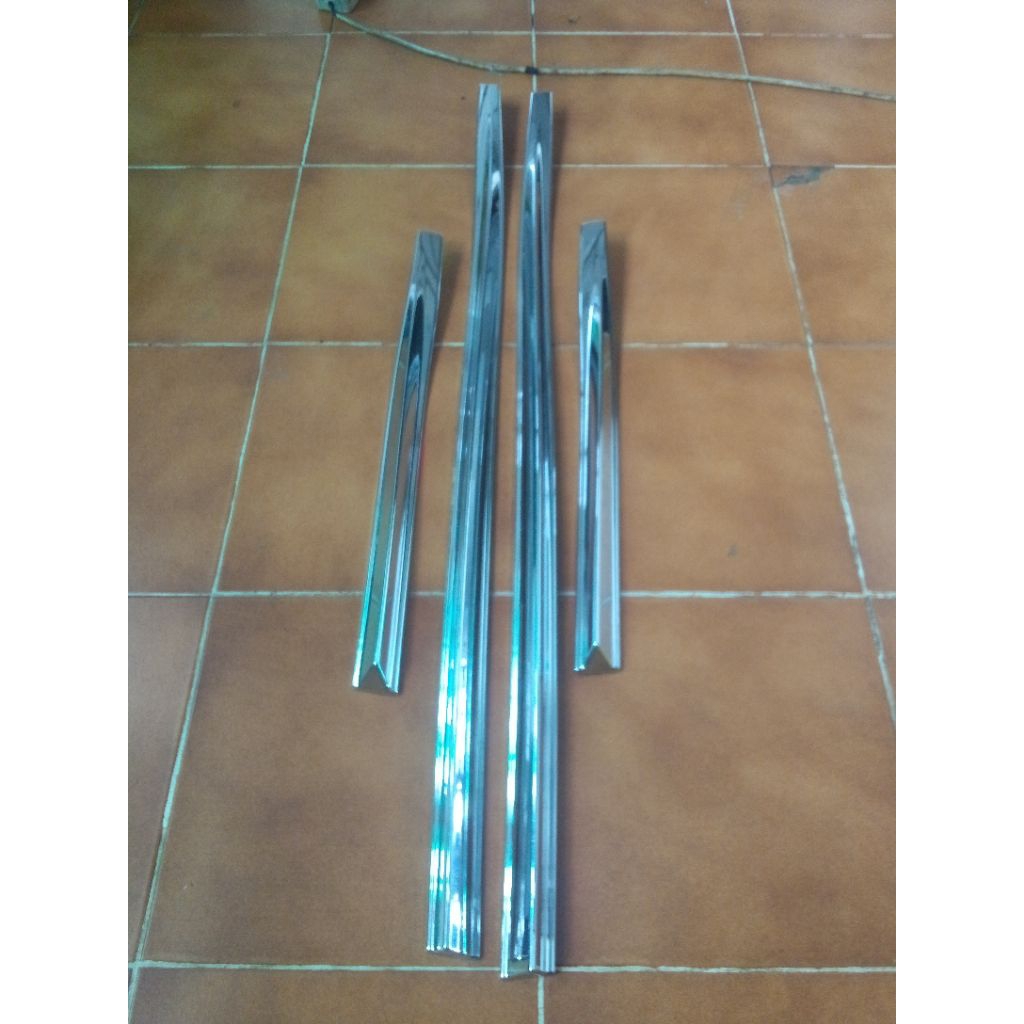 list body samping molding Nissan juke  pintu samping juke