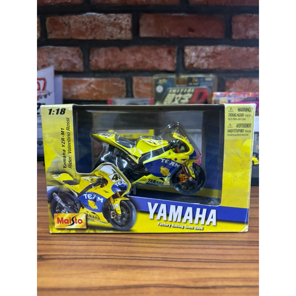 Maisto 1/18 MotoGP Valentino Rossi #46 Yamaha YZR M1 - 2006 Camel