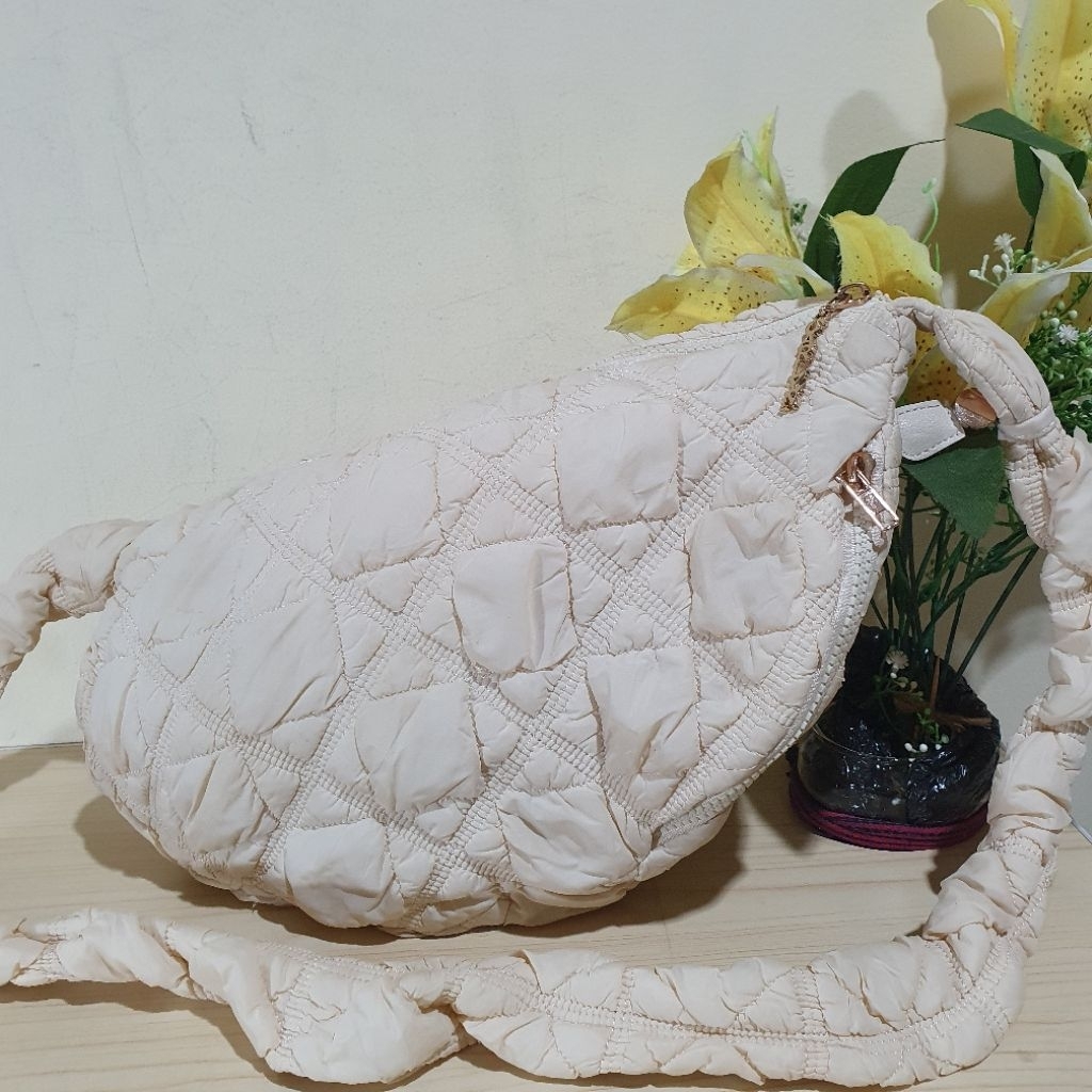 Tas shoulder bag puff comfort Carlyn Preloved