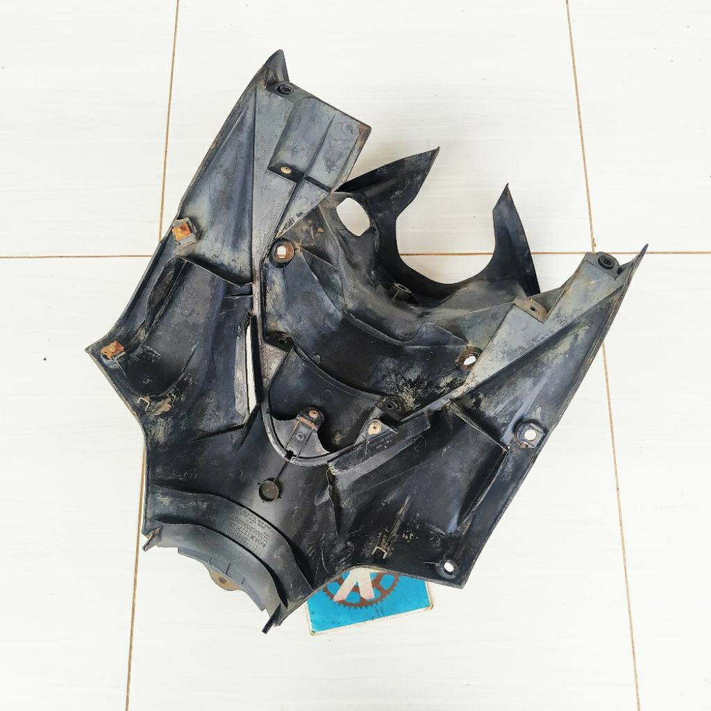 Legshield cover kontak Revo absolute original bekas