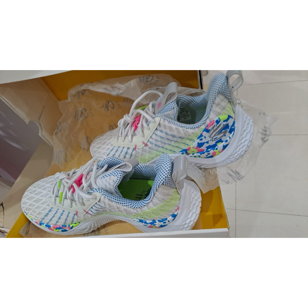 Sepatu Basket UA Curry 10 Splash Party