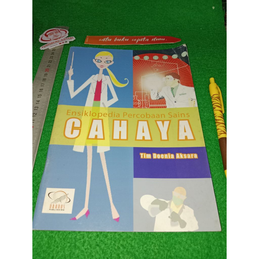 Buku Ensiklopedi Eksperimen Sains : Cahaya by Tim Doenia Aksara.