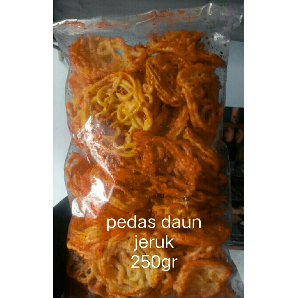 

seblak krupuk mie kuning 250 gram.