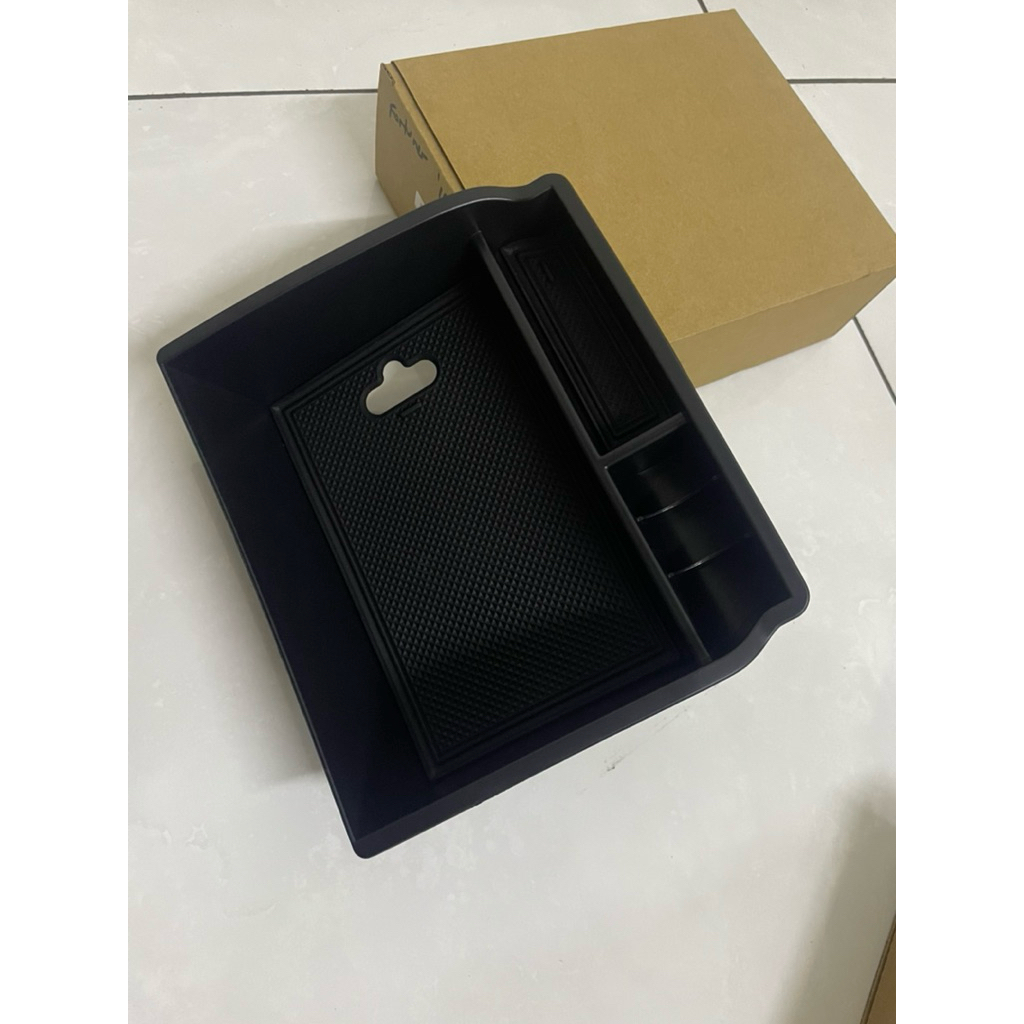 Tray untuk consul box tengah arm rest innova reborn ‘16-