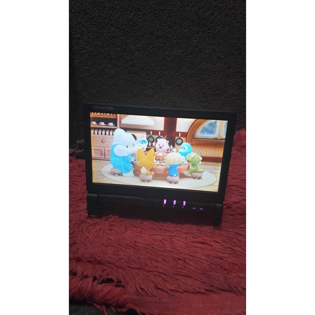 head unit singgeldin layar dvd merek kenwood KVT-534 DVD udah support blutoot