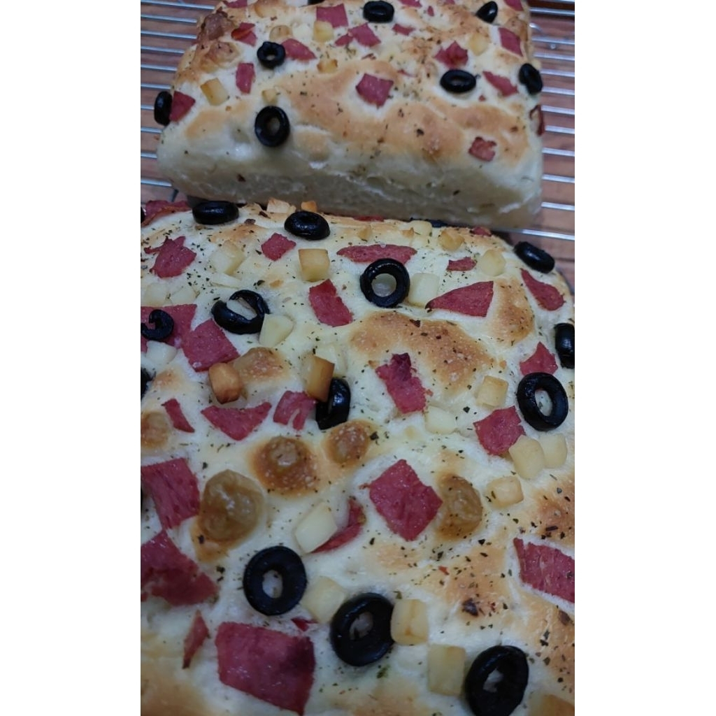 

Focaccia Triple Threat (Olive,Cheese,Smoked Beef)