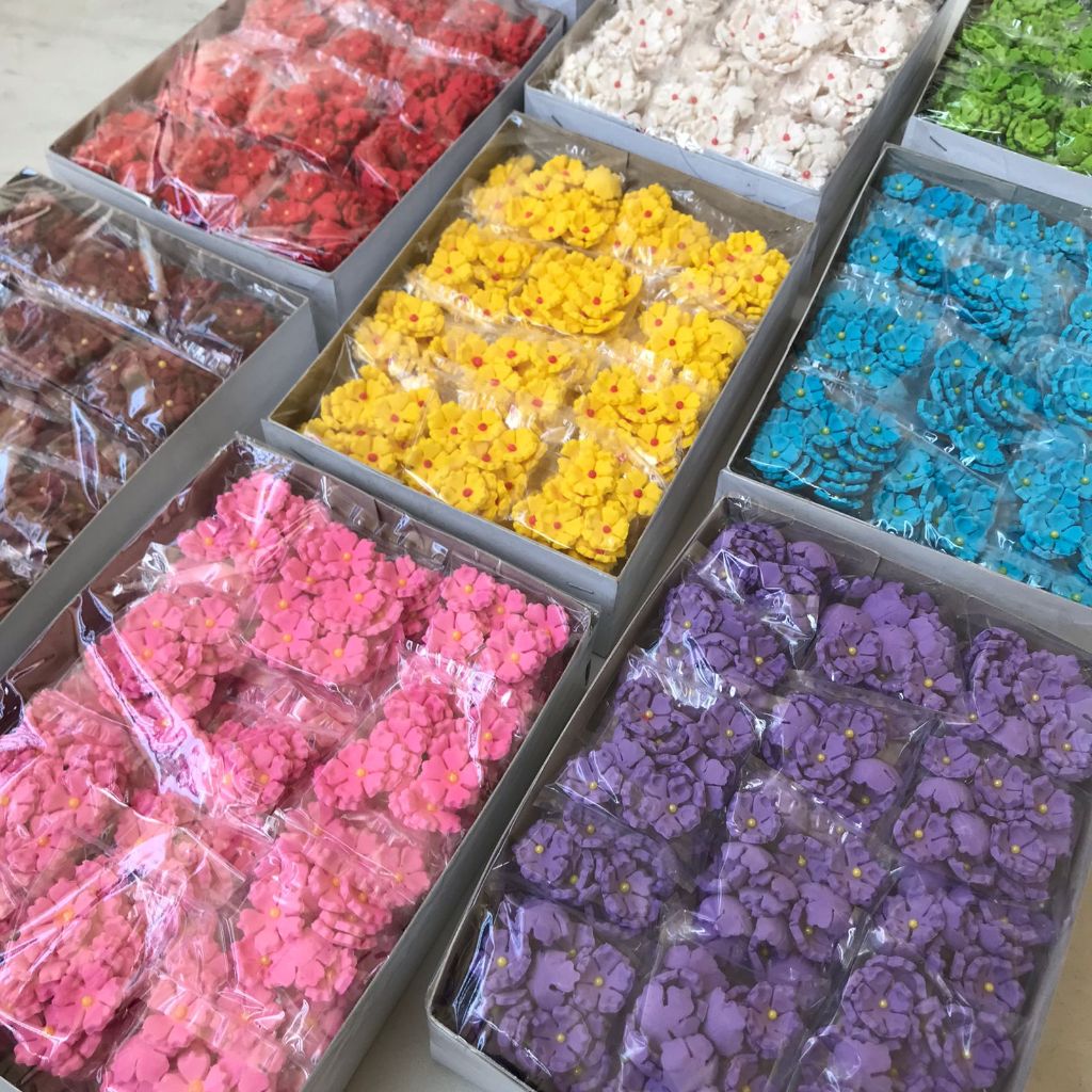 

S4 Box Kemasan Hemat /Hiasan Kue/ Cake Topper Bunga/ Gumpaste Bunga Mini S4 (GPU 112)/ Bunga kemasan karton