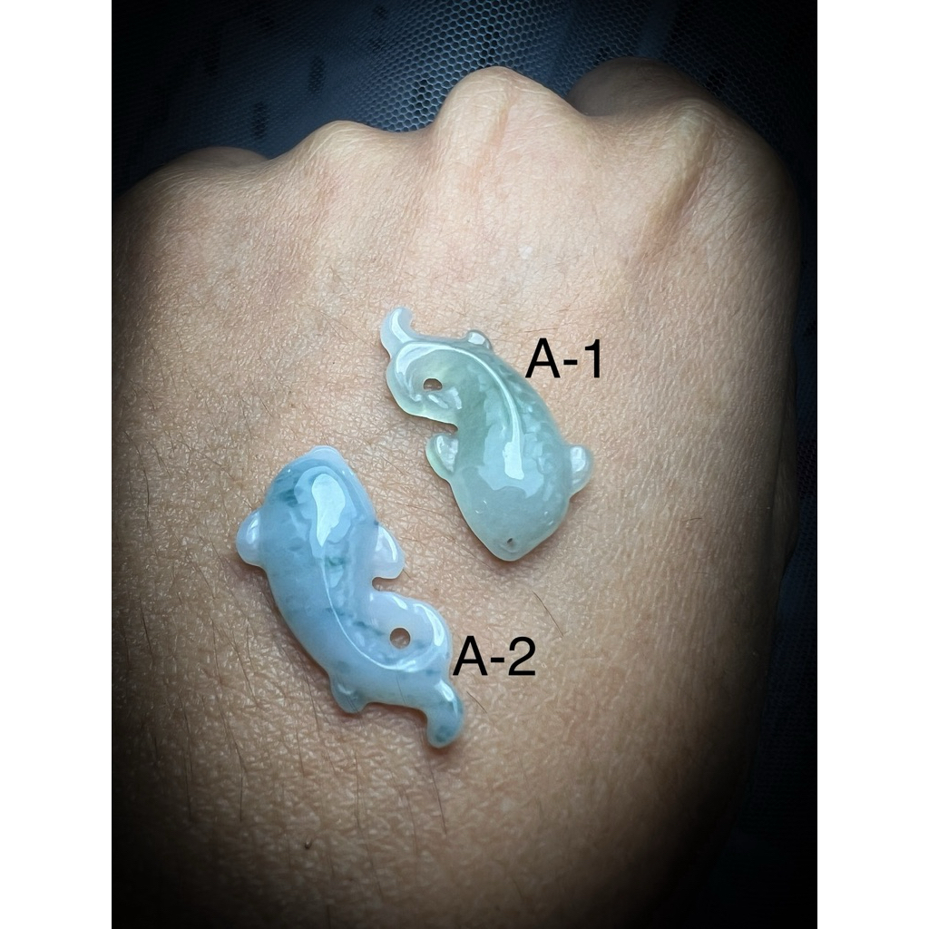 Liontin Giok Burma Koi Terbuat dari jadeite Burma Grade A