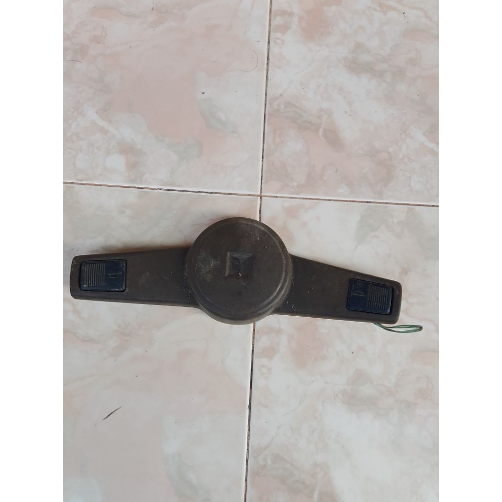 Tutup kelakson Isuzu Bison 1992