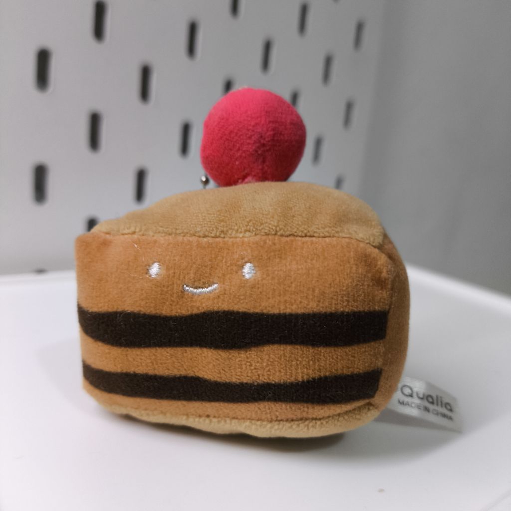 boneka qualia cake kue / ganci gualia / gantungan kunci kue qualia