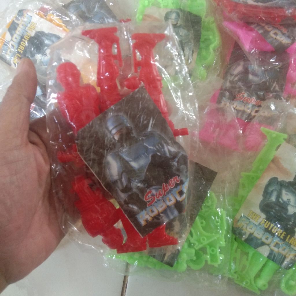 mainan mokit jadul robocop
