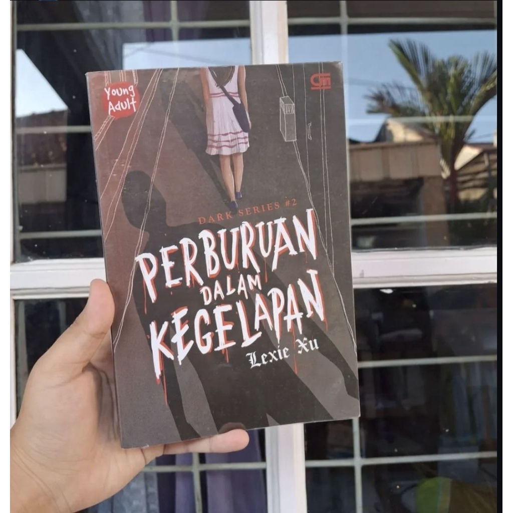 Preloved Books: Perburuan Dalam Kegelapan by Lexie Xu