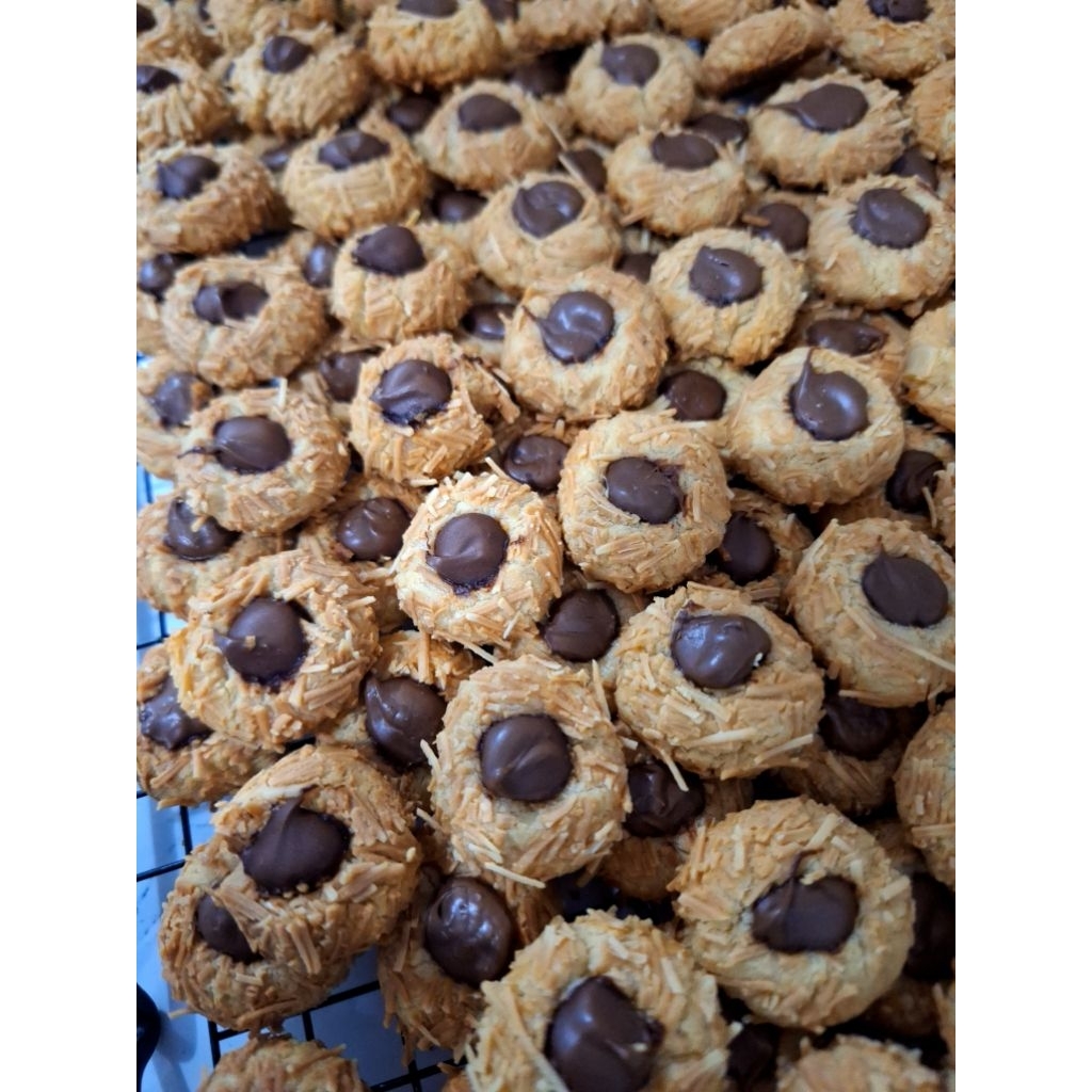 

Nutella Cheese Cookies Butter Toples Tabung 750ml - Tumbprint nutella - kue kering enak