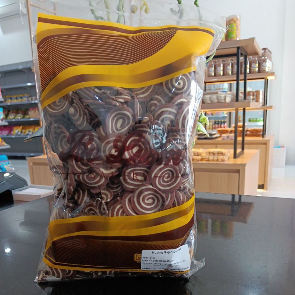 

Kuping Gajah Cokelat Boliem