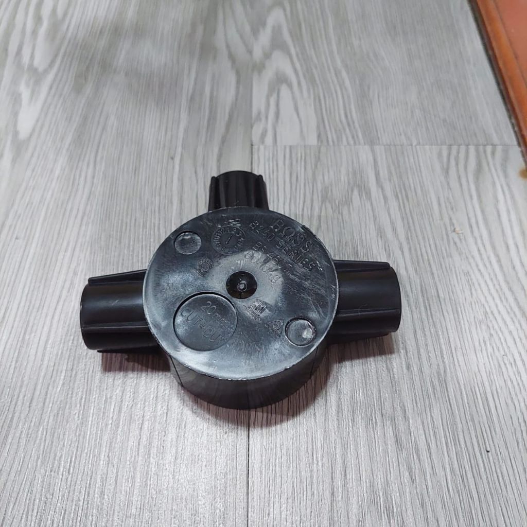 T Dus Cabang 3 20mm Merk Boss Warna Hitam