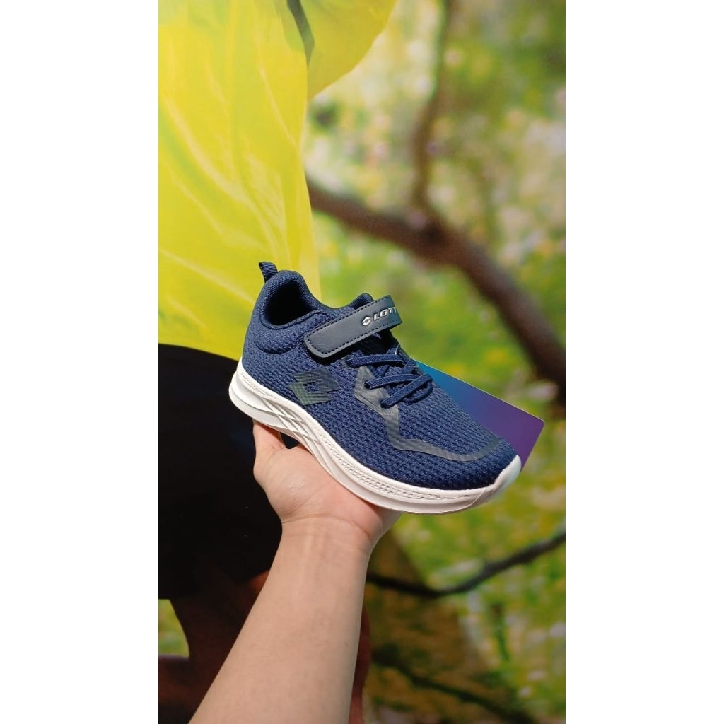 SEPATU SEKOLAH ANAK DIADORA COWOK(SIZE 33)