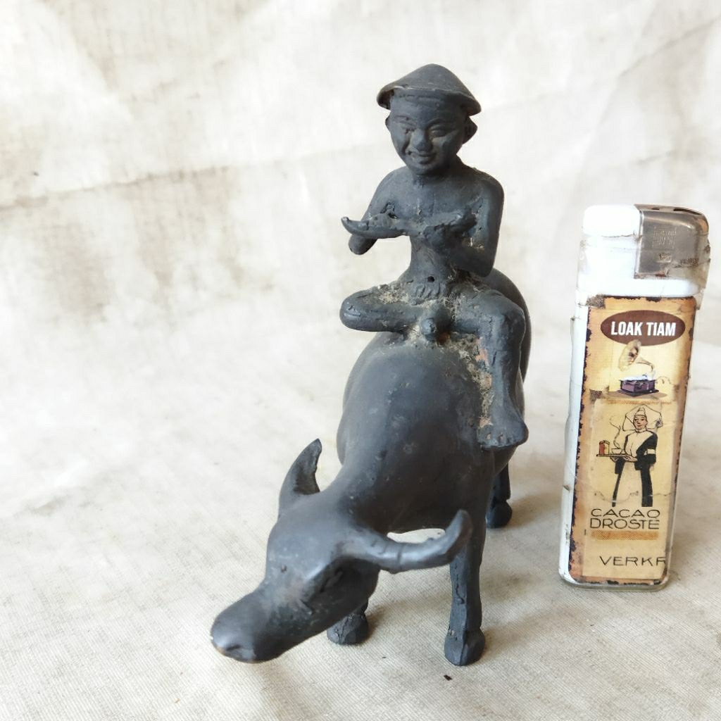 Pajangan Vintage Patung Gembala Sapi Kuningan Lawas