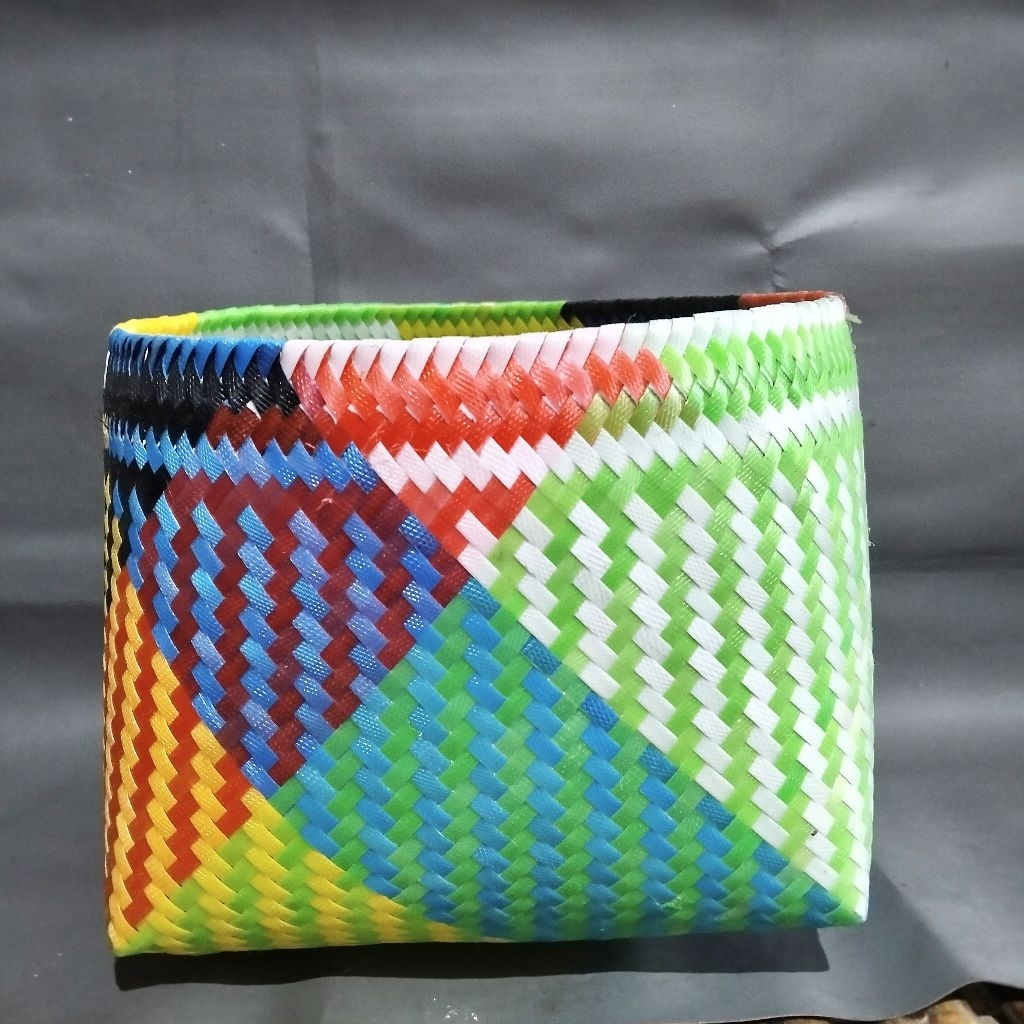 (Ukuran 3 Kg) Besek Anyaman Tradisional | Besek Anyaman Plastik | Wadah Cuci Beras Tradisional Madur