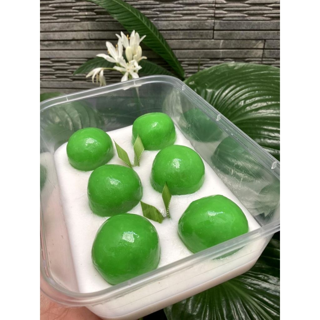 

Bugis Mandi Pandan / Putri Mandi / Badak Berendem / Kue Bugis Pandan