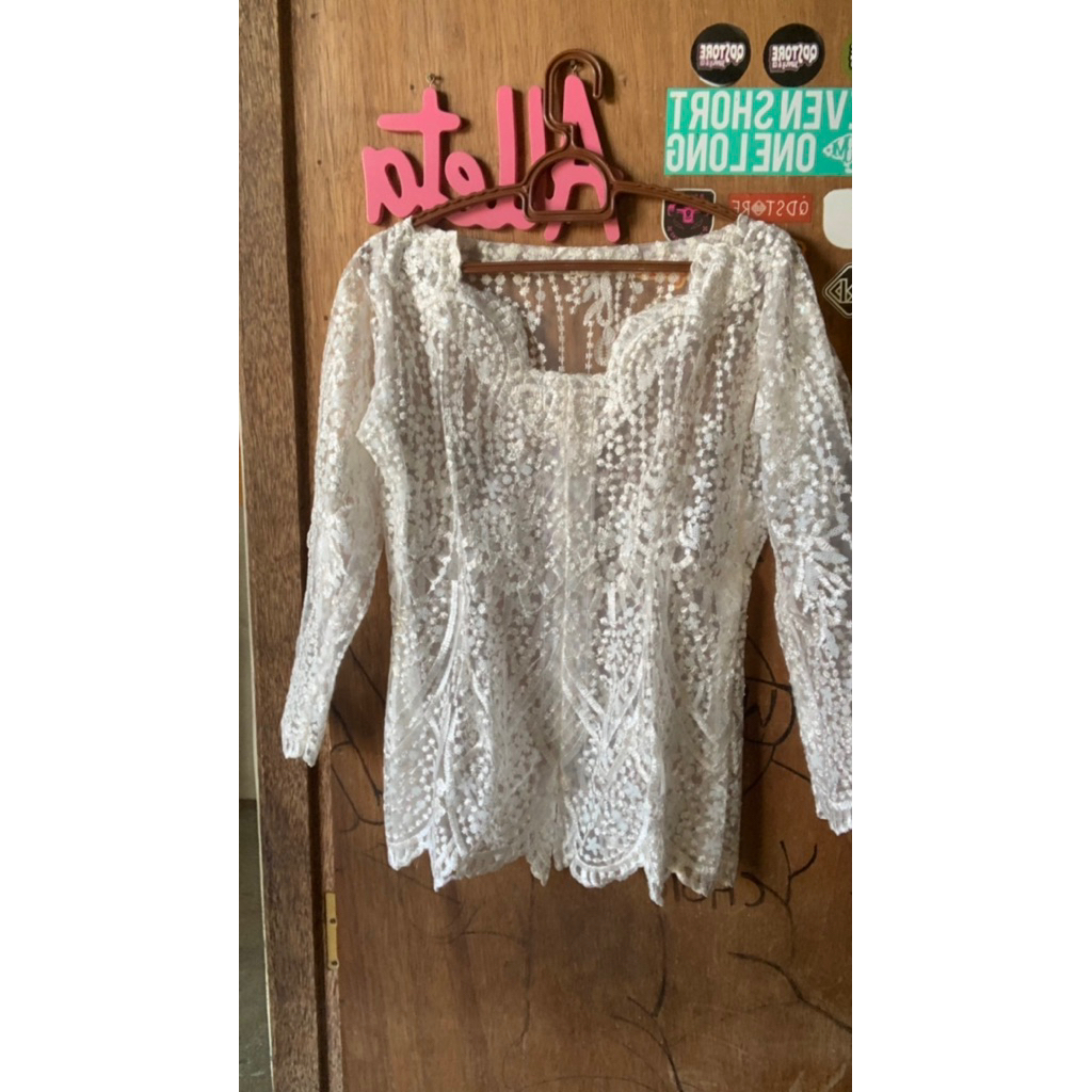 Preloved kebaya bali putih | kain kebaya vaisravana | kebaya sabrina | kebaya brokat bali