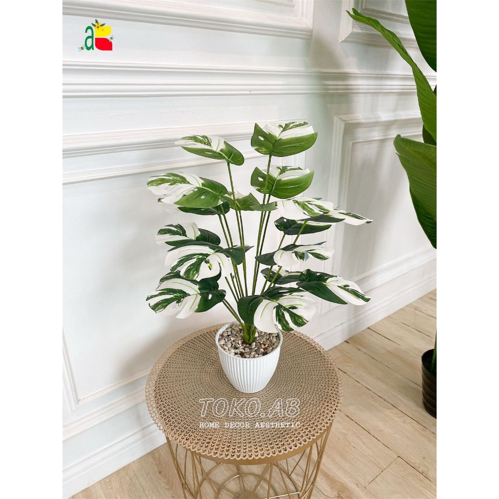 BUNGA PLASTIK DAUN MONSTERA VARIEGATA KECIL D18T48 DEKORASI MEJA RUMAH DAUN MONSTERA VARIEGATA B8156