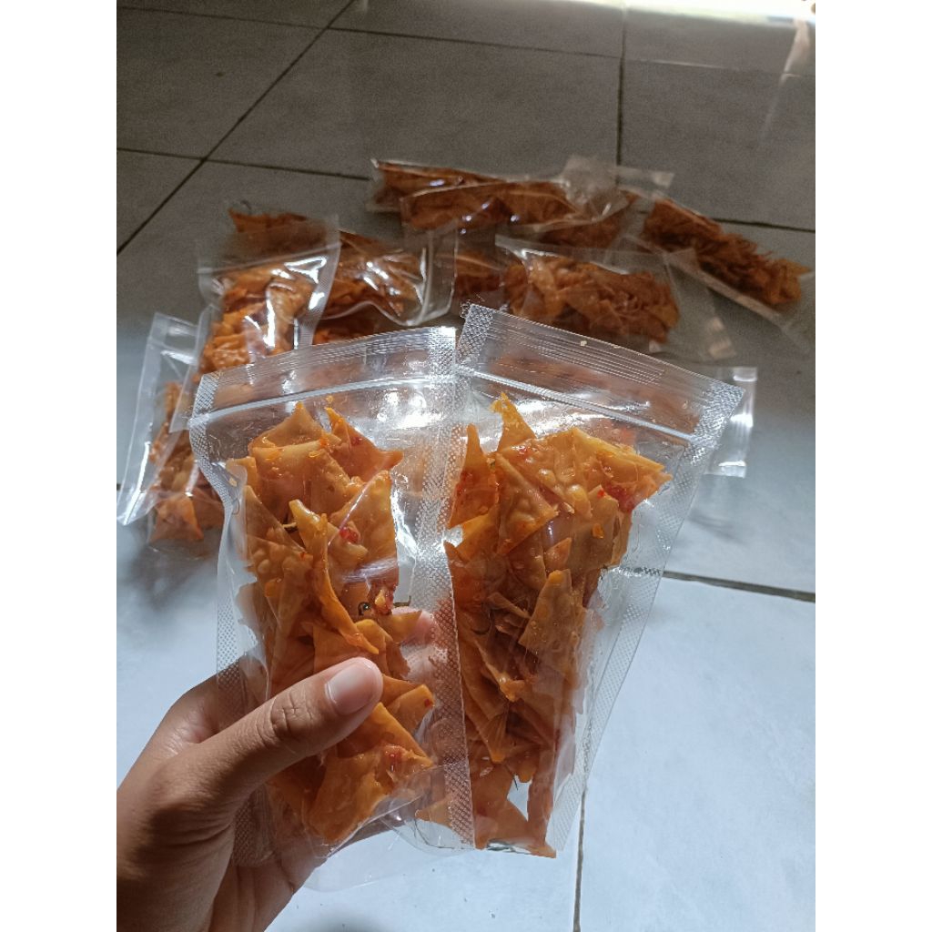 

keripik pangsit balado