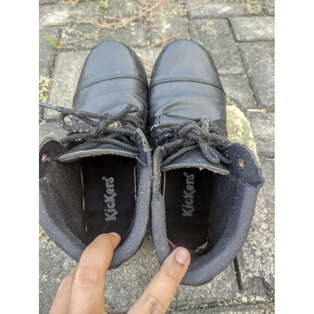 sepatu safety kickers