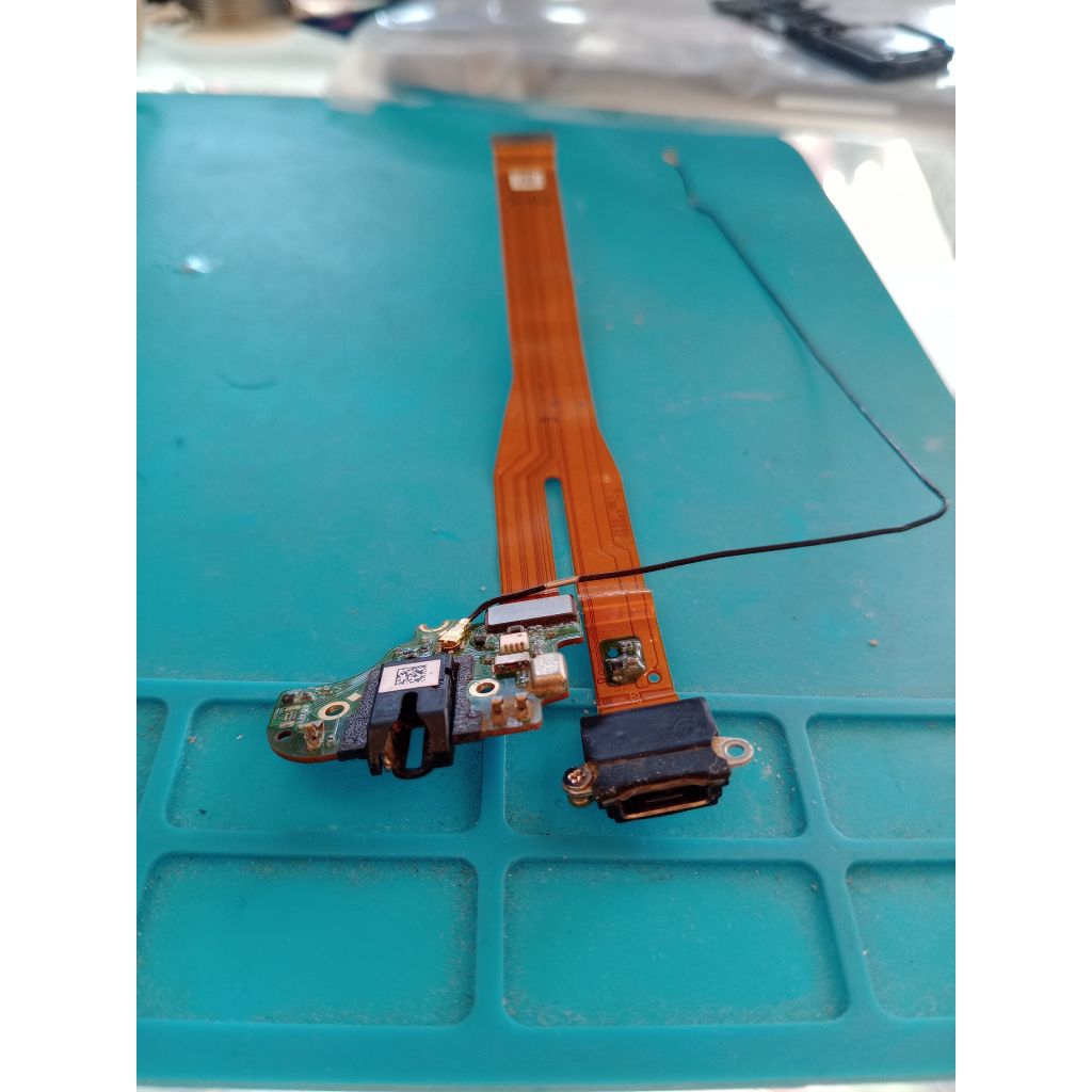 flexible konektor charger dan headset Oppo A3S