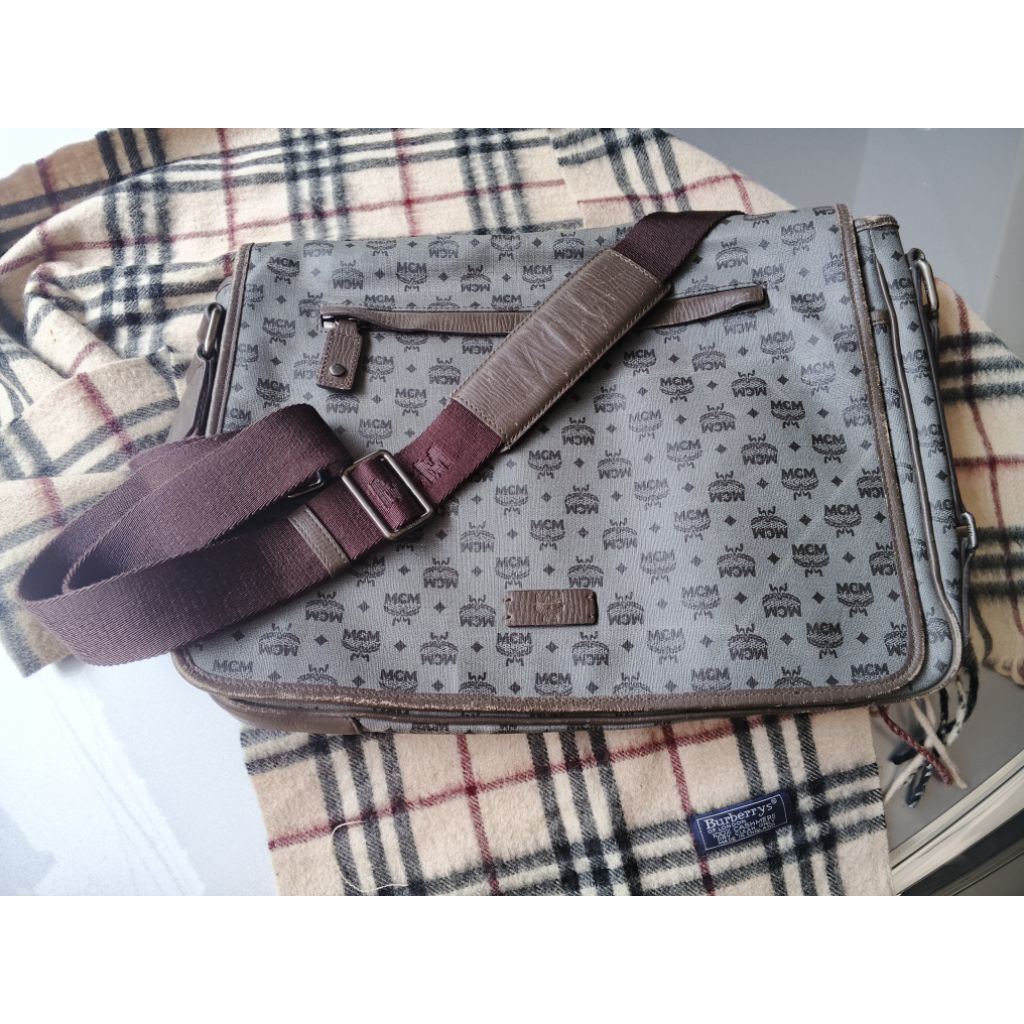 Preloved MCM messenger bag