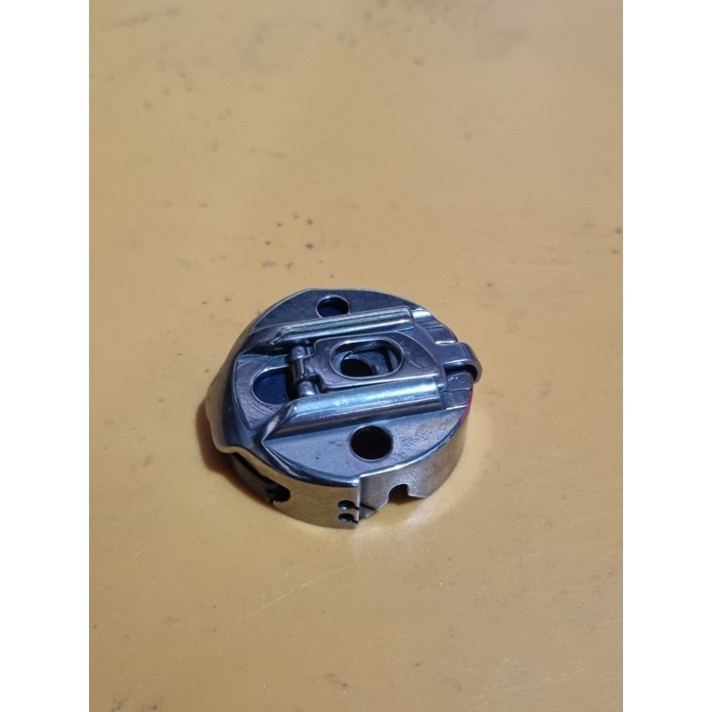 Sekoci mesin jahit lobang kancing otomatis Brother HE-800