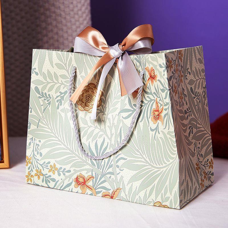 

Tas Kado - Paperbag - Paper bag - Paperbag Kado - Gift Bag - Premium PaperBag -Kantong Kado - Kantong Souvenir - Tas Kado Premium Souvenir Wedding - Goodie Bag - Paperbag Pita - PaperBag Tas Hadiah - PaperBag Premium Quality - Hadiah Wedding Souvenir