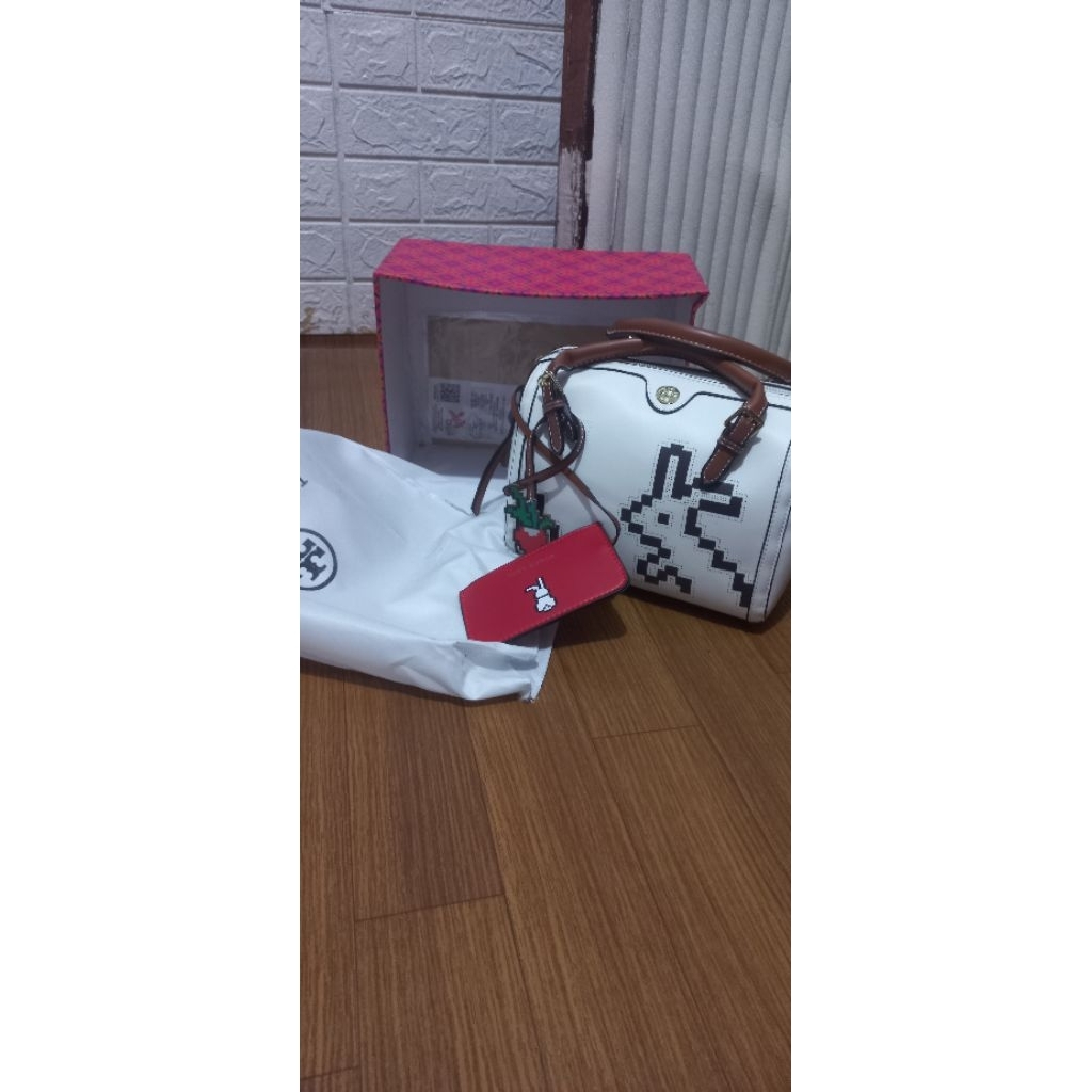 Tas Torry Burch Kelinci