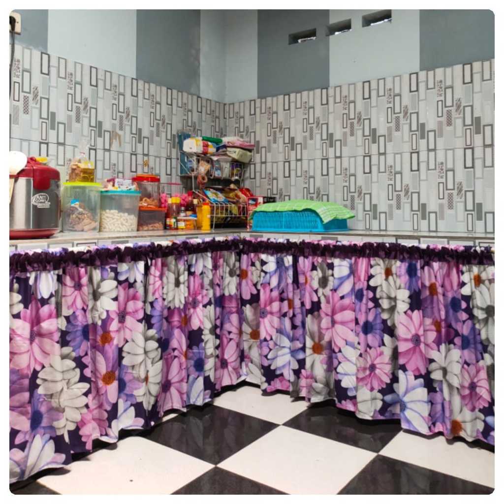 Tirai penutup bawah kolong meja dapur
