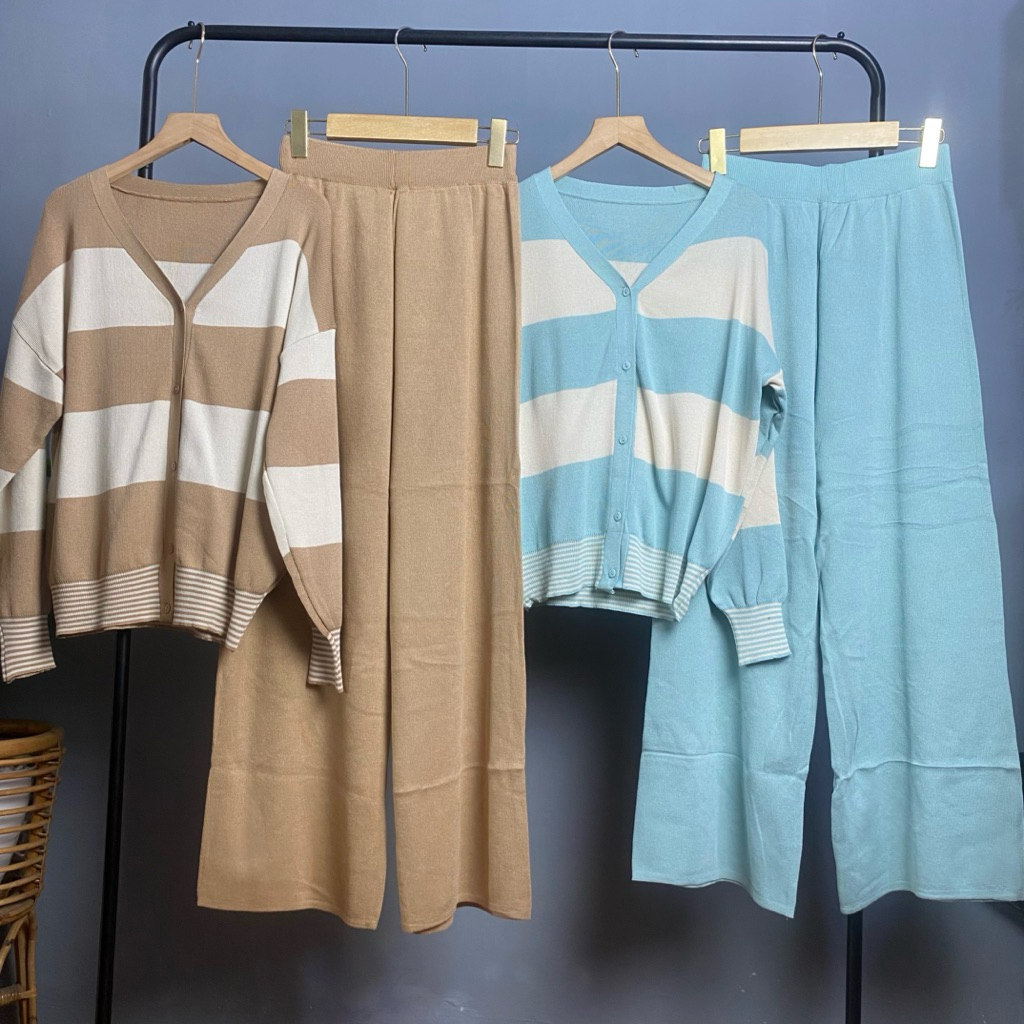 ONE SET CELANA RAJUT