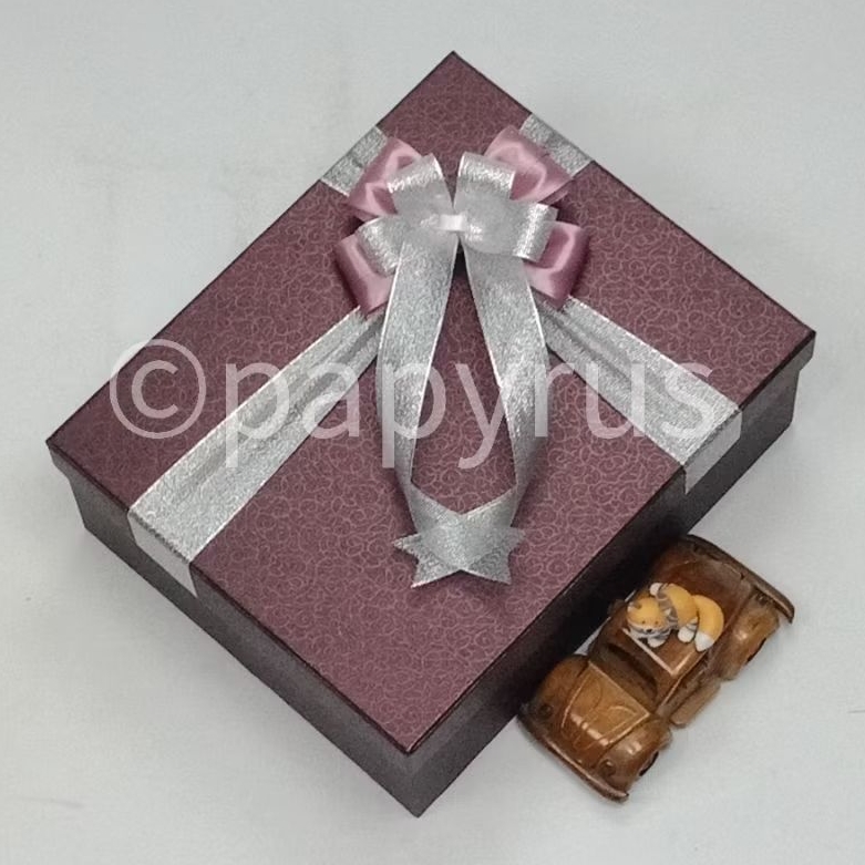

PAPYRUS 22,5x27,5 Tinggi 10cm Kotak Kado Gift Box Hadiah V2