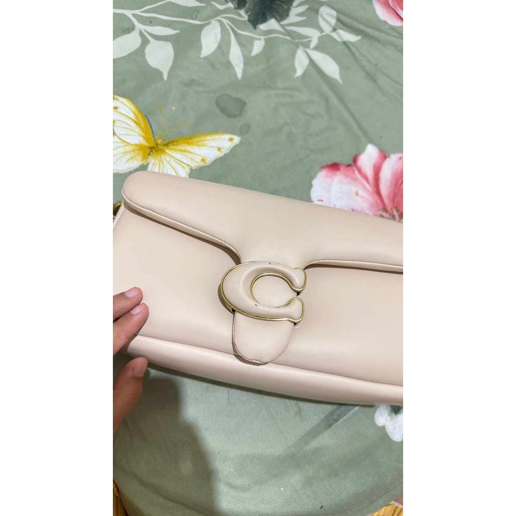 PRELOVED TAS COACH TABBY PILLOW UK 26