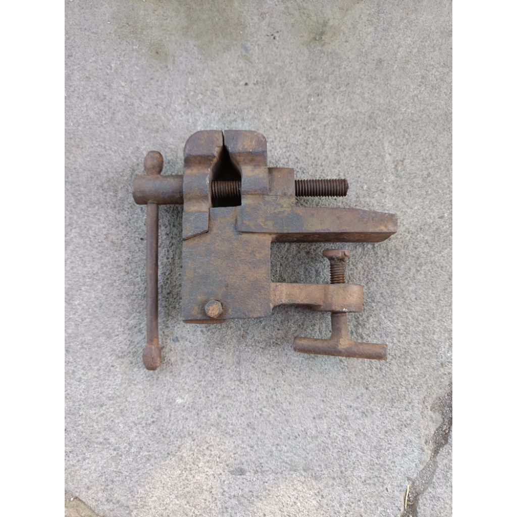 Tanggem jepit besi lawasan