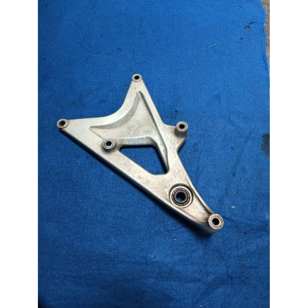 Dudukan Knalpot Vario 125 fi old KZR Original Arm Dudukan Knalpot Vario 125 150 led Old Ori