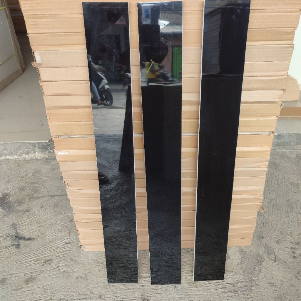 List plint granit hitam polos 10×80