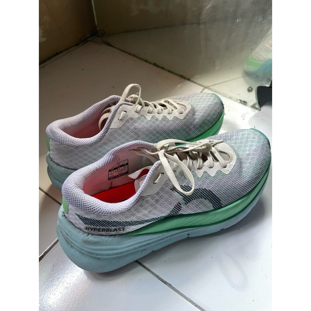 Ortuseight Running Hyperblast White Cloud Blue Preloved