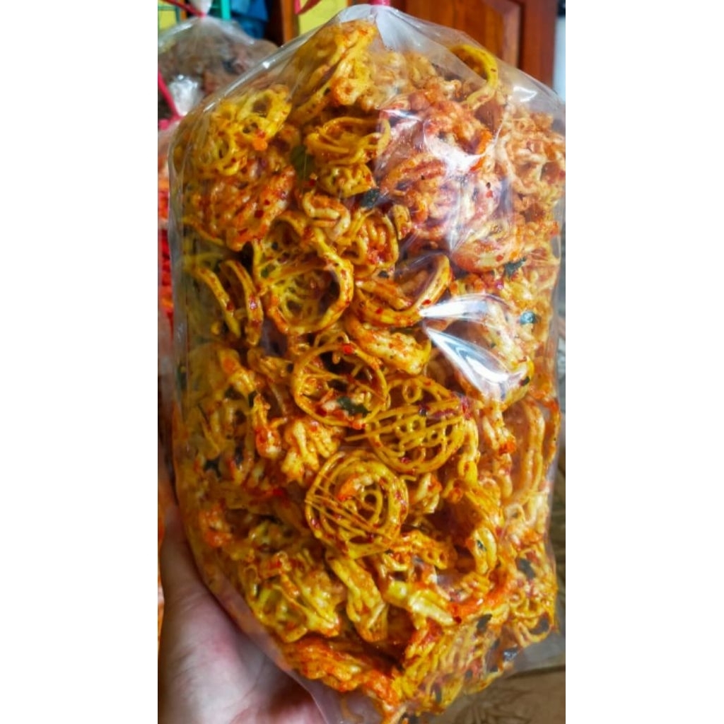 

kerupuk mie pedas