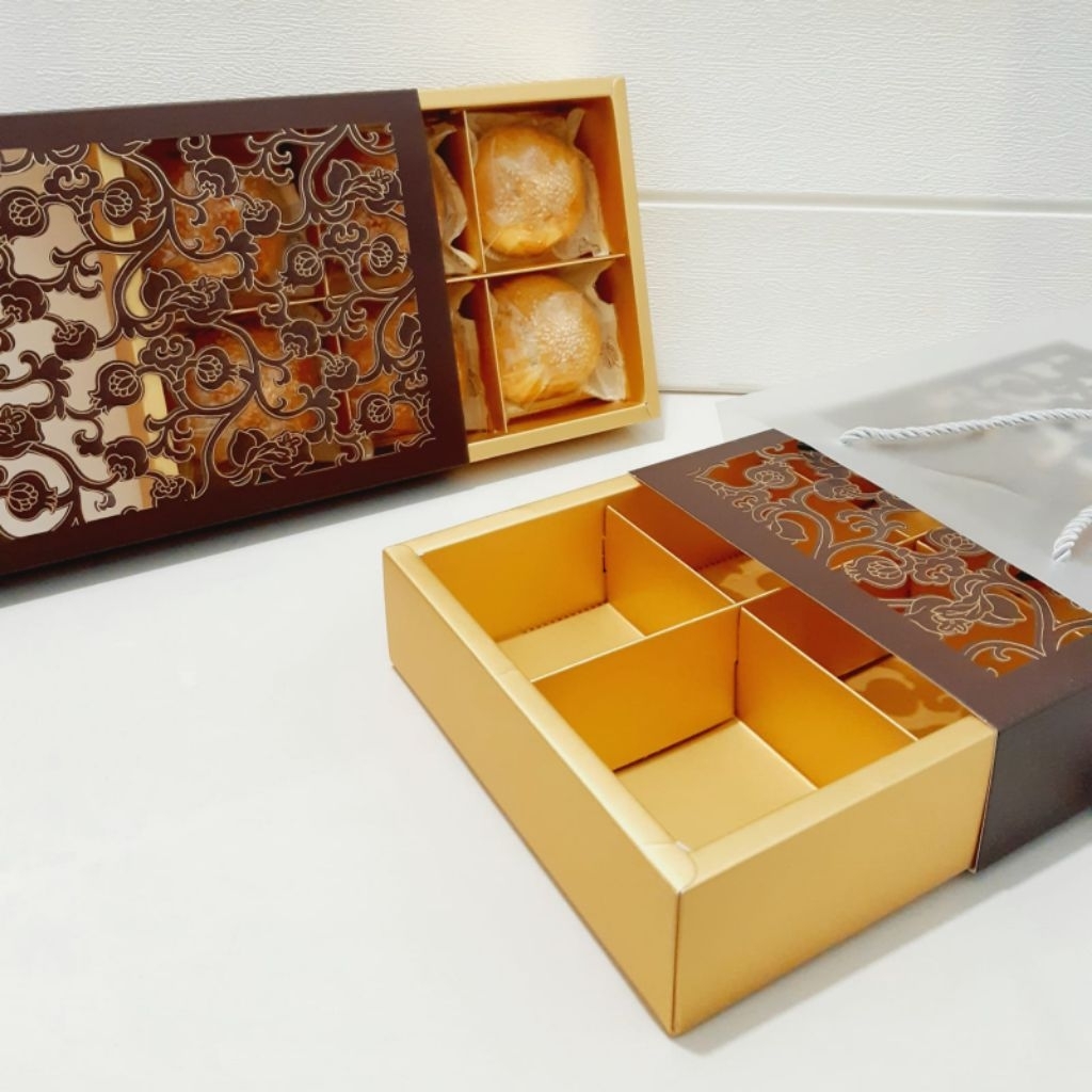 

Box Mooncake Sekat 6 | Mooncake Box 80gr | Kotak Mooncake Sekat 6 | Box Kue Bulan 80gr | Hamper Mooncake 80gr | Mooncake Hamper 80gr