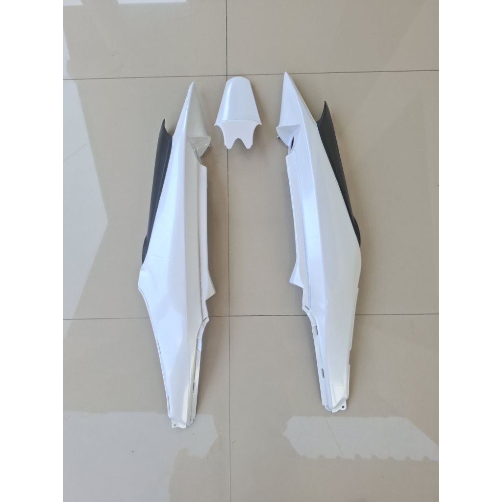 cover body body belkang body samping kanan kiri set covertail suzuki arashi 125 original