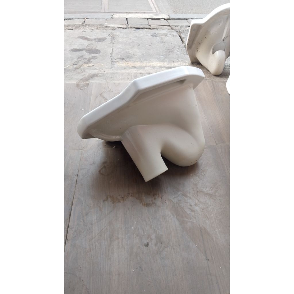 kloset jongkok toto | model corong