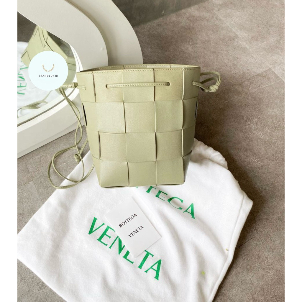 Bottega Veneta Green Small Cassette Cross-Body Bucket Bag Travertine/Gold