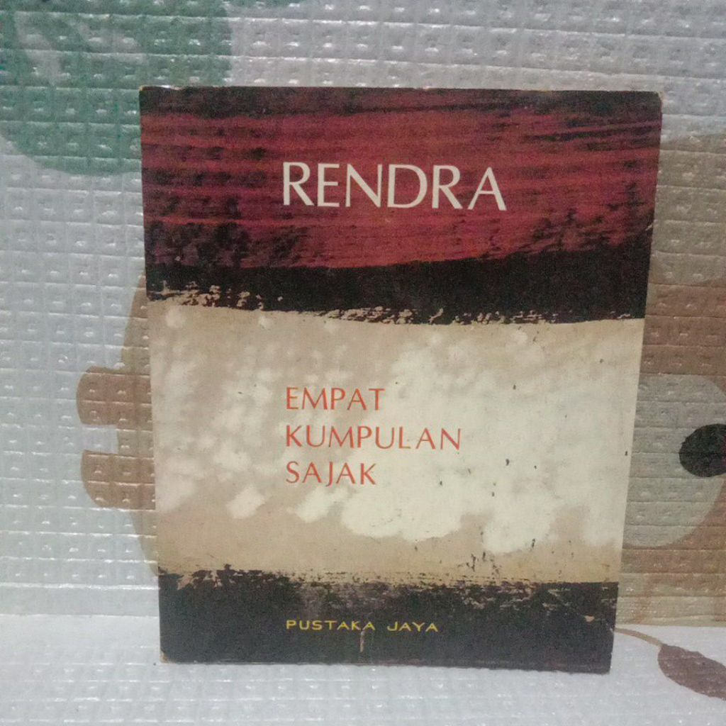 BUKU EMPAT KUMPULAN SAJAK-RENDRA