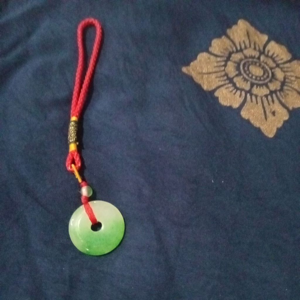 giok bulat tali merah