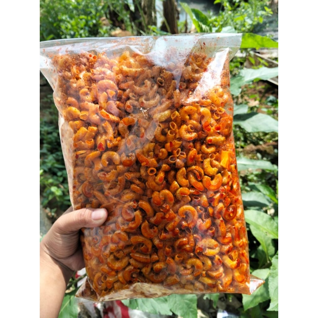 

Seblak makroni kriuk pedas daun jeruk kemasan 1kg