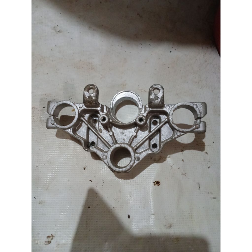 dudukan segi tiga atas motor Rx King imitasi bekas copotan motor seken