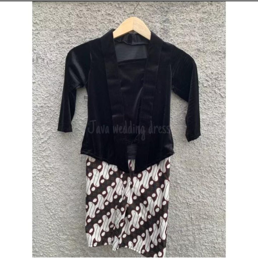 Setelan Kebaya Bludru Kutubaru Anak + Bawahan Plisket
